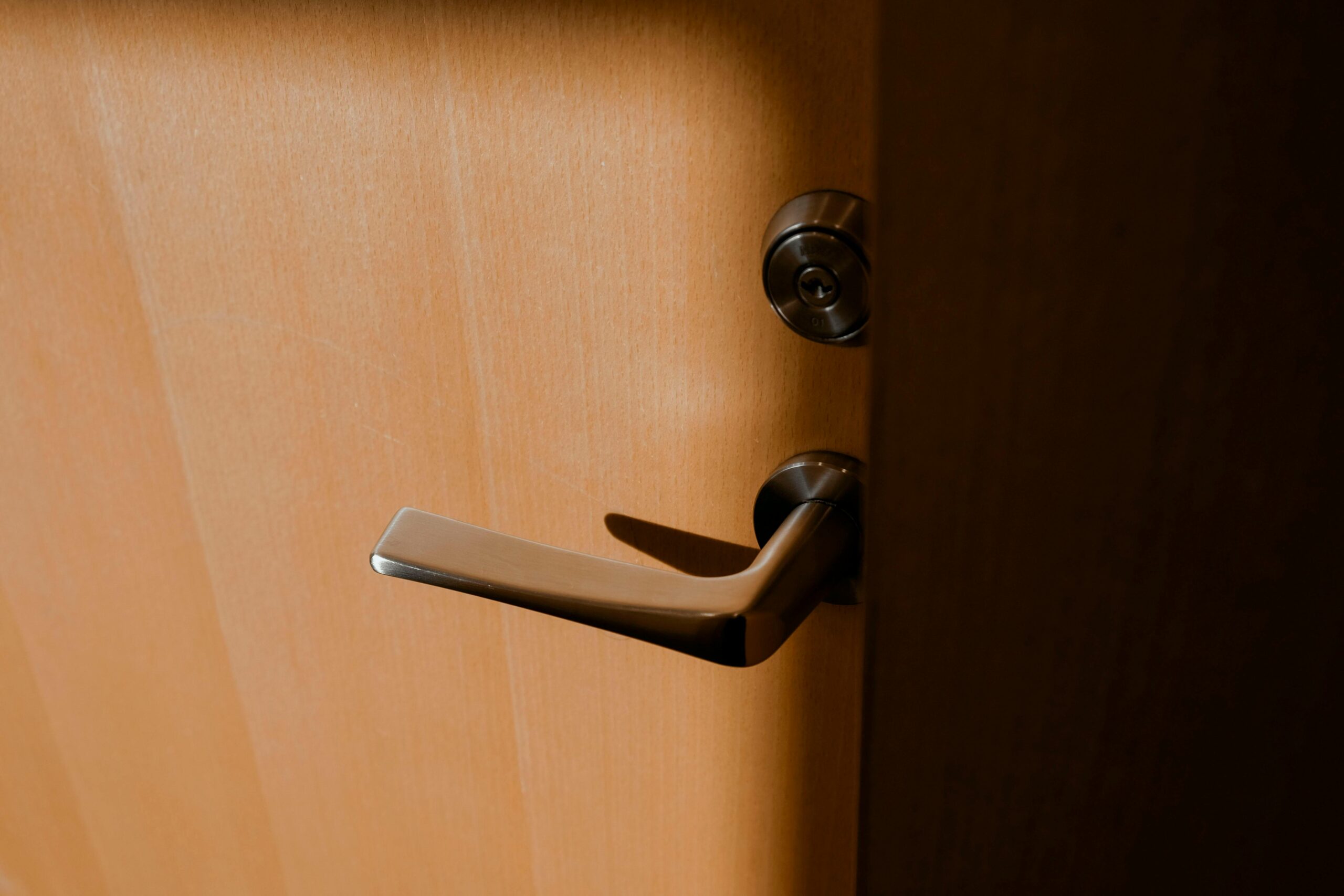 How to Change Front Door Handle without Changing the Lock